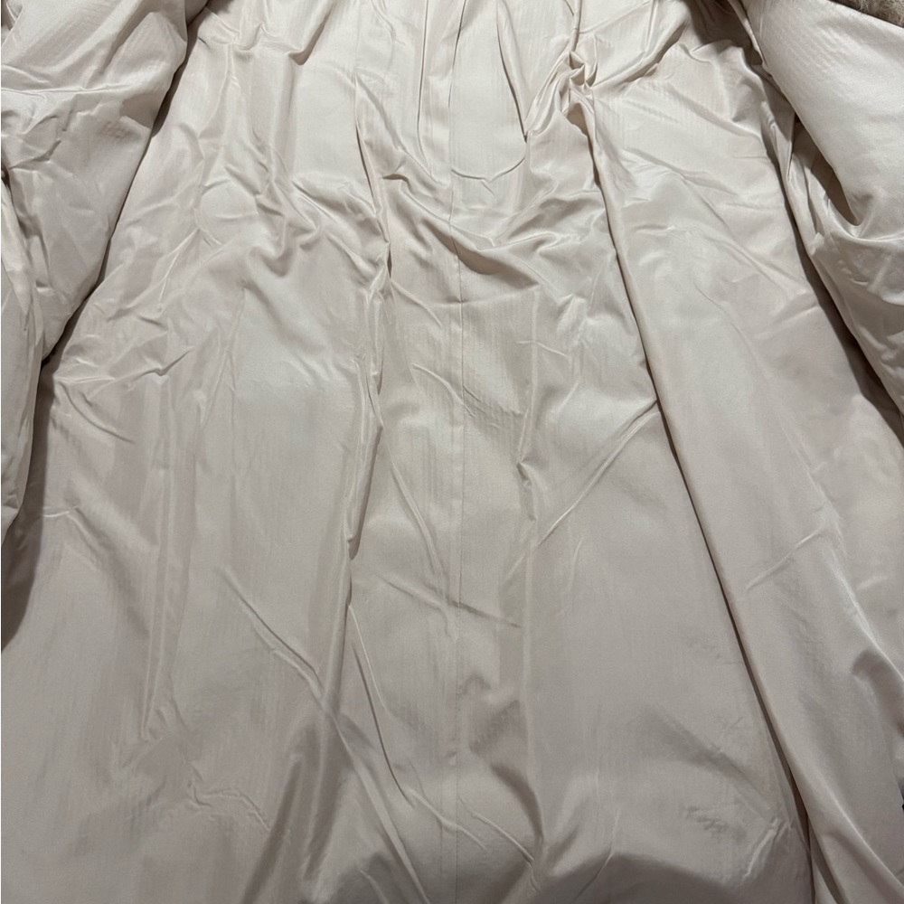 Gorgeous cream color faux fur coat NEW - Picture 7 of 9